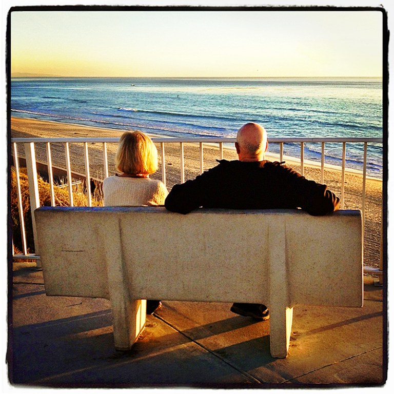 Couple Viewing Blog iDiarist