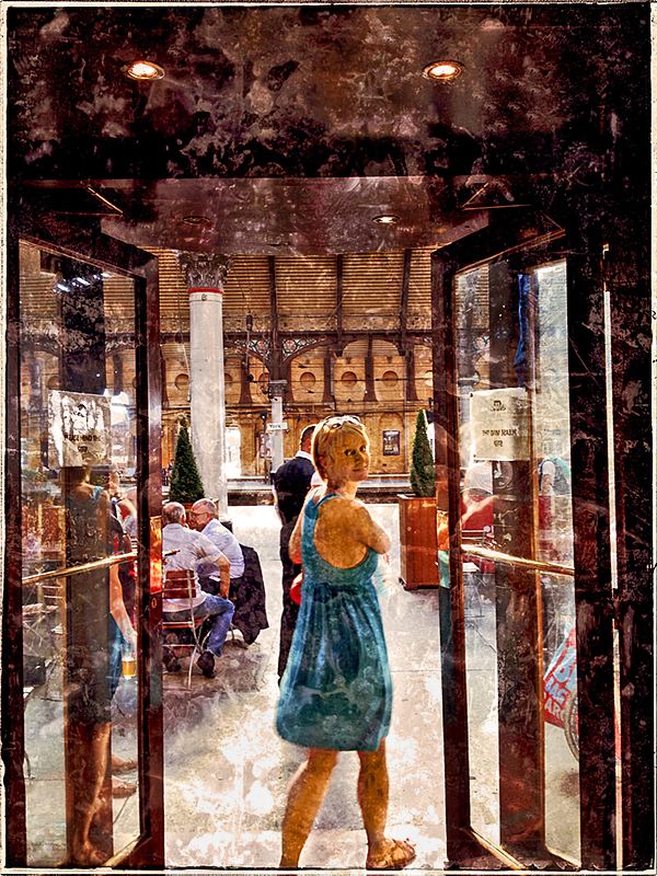 Ali in York Train Station Blog iDiarist